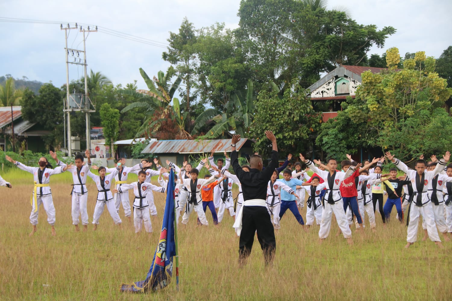 Jalin Silaturahmi Satgas Pamtas Yonif Raider 200/BN Adakan Latihan Gabungan IKS PI Kera Sakti, PSHT Dan Karate