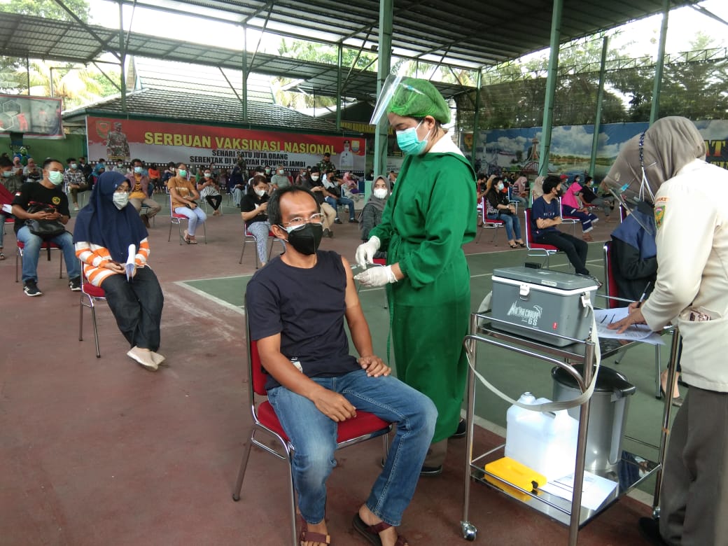Vaksinasi di Makorem 042/Gapu Diserbu Masyarakat