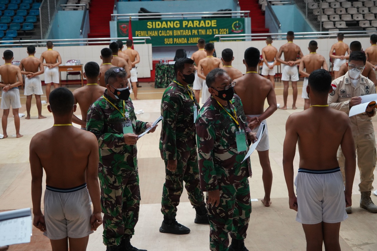 Danrem 042/Gapu Pimpin Sidang Parade Calon Bintara TNI AD TA 2021