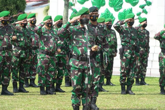 Pangdam II/Sriwijaya Mayjen TNI Agus Suhardi Pimpin Pemakaman Praka Anumerta Tuppal yang Gugur di Papua