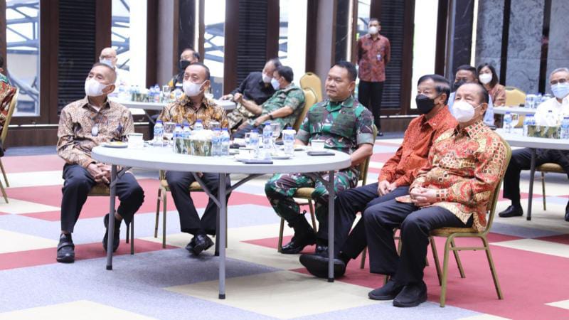 Kepala Staf Angkatan Darat (Kasad) Jenderal TNI Dudung Abdurachman, S.E. M M., pada acara silaturahmi dengan para Purnawirawan TNI AD di Aula GPH Djatikusumo Mabesad, Rabu (16/2/2022). FOTO : DISPENAD