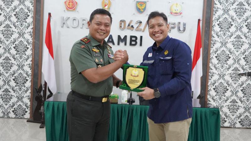 Komandan Korem 042/Gapu Brigjen TNI Supriono, S.IP., M.M. dan Kepala SKK Migas Sumbagsel Anggono Mahendrawan (PENREM GAPU) 