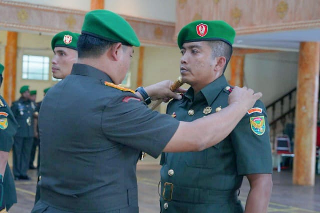 Komandan Korem 042/Gapu Brigjen TNI Supriono, S.IP., M.M pimpin langsung serah terima jabatan Kepala Staf Korem (Kasrem) dan Kasi Logistik Kasrem 042/Gapu serta Dandim 0416/Bute./ FOTO : penrem042gapu