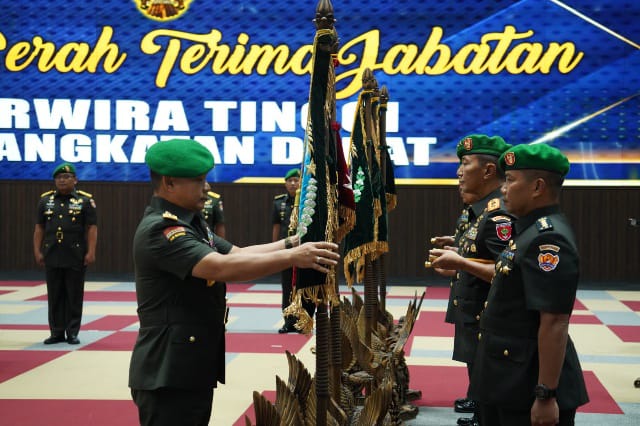 Kasad Jenderal Dudung Abdurachman saat memimpin acara serah terima jabatan (Sertijab) tujuh jabatan strategis di lingkungan Angkatan Darat, bertempat di Aula A.H. Nasution, Mabesad, Jakarta, Sabtu (3/9/2022)./FOTO : Dispenad