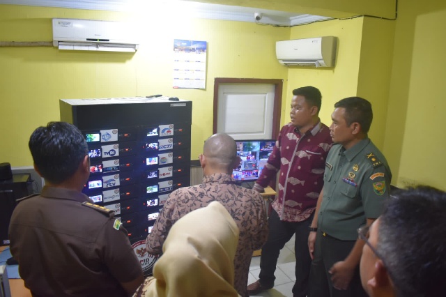Kapenrem 042/Gapu Mayor Inf RM Hatta Hadiri Launching Studio Monitoring, Call Center dan Website KPID (Penrem042gapu) 
