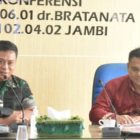 Komandan Korem 042/Gapu Brigjen TNI Supriono, S.IP., M.M.,  (kiri) dan Kepala KPKLN Provinsi Jambi Gatot Muharto (kiri)/ FOTO : PENREM042GAPU