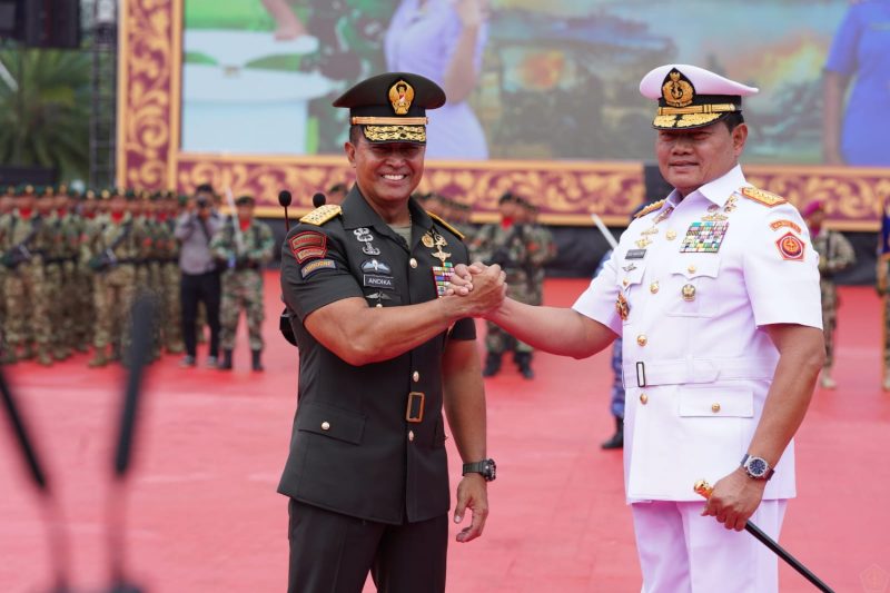Jenderal TNI Andika Perkasa (kiri) dan Laksamana TNI Yudo Margono, S.E., M.M (kanan)