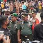 Pangdam II/Sriwijaya Bersama Danrem Gapu Dampingi Presiden Jokowi Tinjau Pasar Talang Banjar (Penrem042gapu) 
