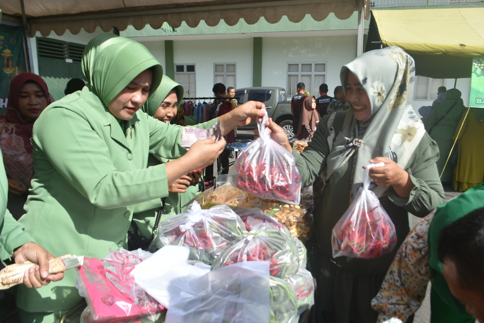 Jelang Lebaran, Korem 042/Gapu Gelar Bazar Murah yang Serentak diadakan Se-Indonesia